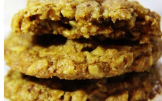 کوکی رژیمی گردو آلبالو یک کیلوگرم 